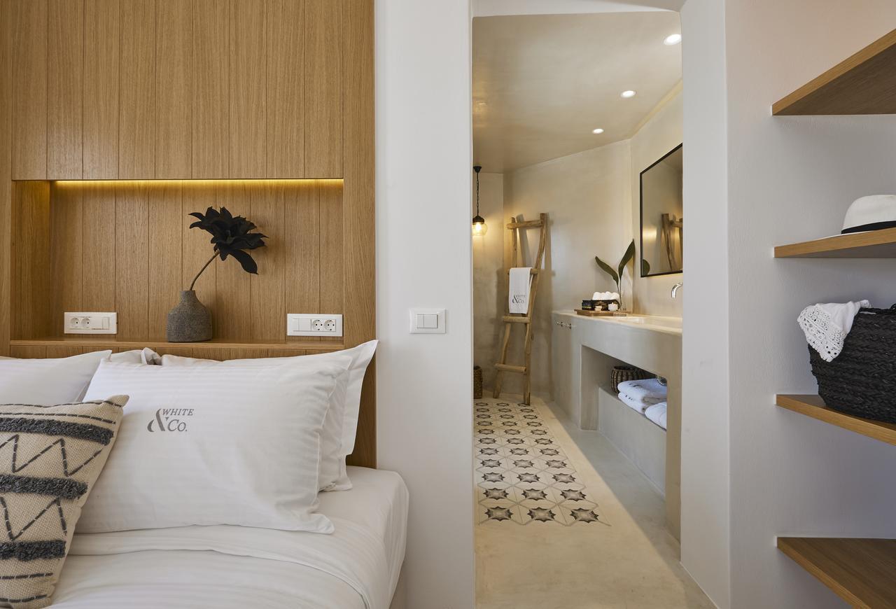 White & Co. La Torre Suites Pýrgos Exteriör bild