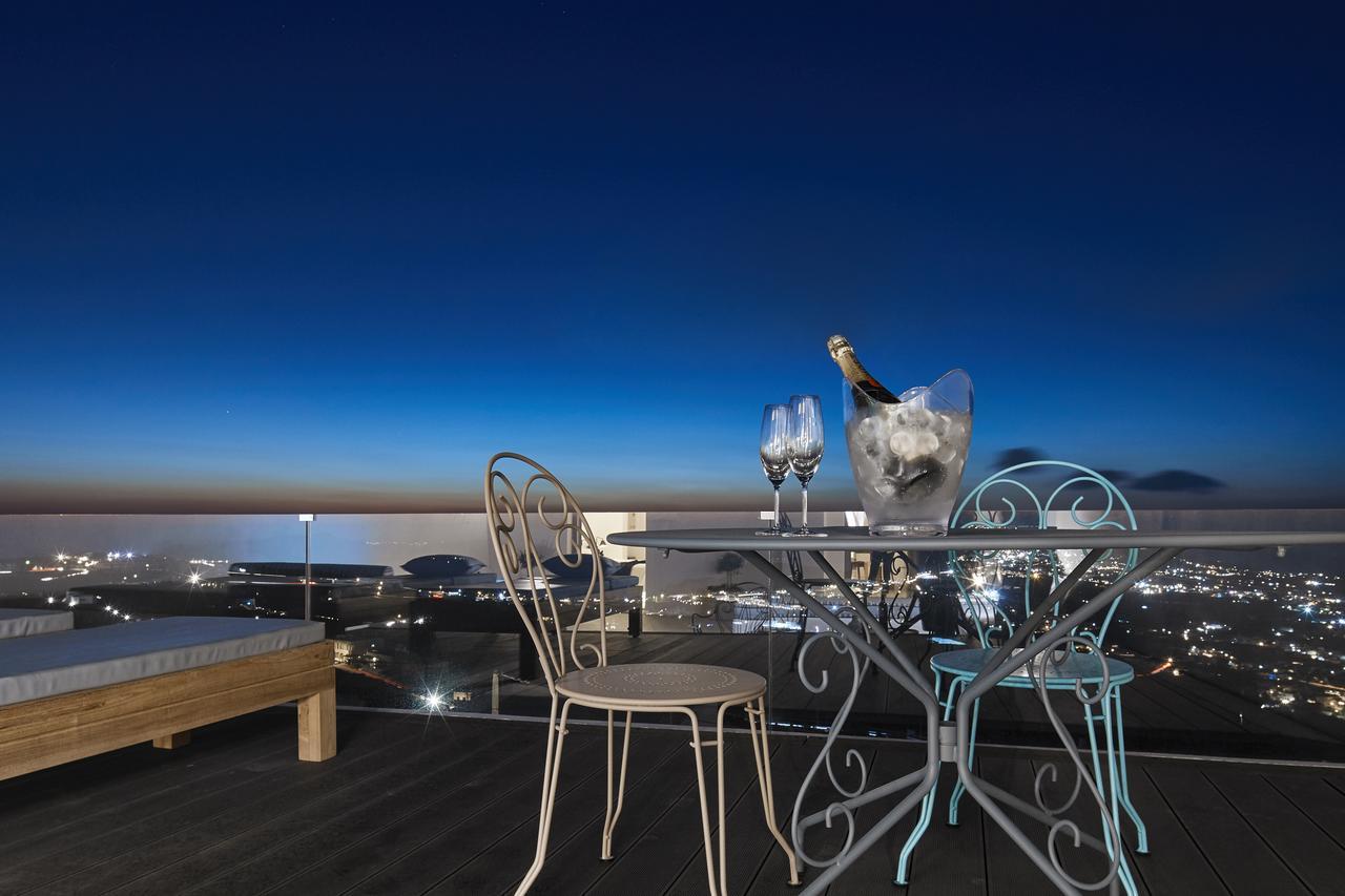 White & Co. La Torre Suites Pýrgos Exteriör bild